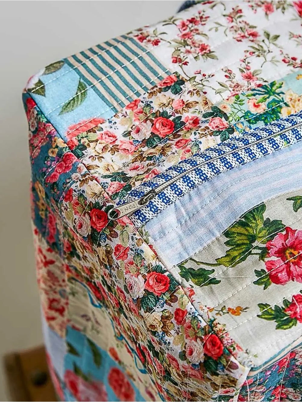 POL NEW NWT Quilted Patchwork Travel Tote Bag - Blue Floral LARGE - Picture 4 of 6